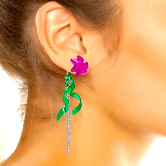 New BETSEY JOHNSON Gift Bow Crystal Dangle Earrings - Picture 3 of 11